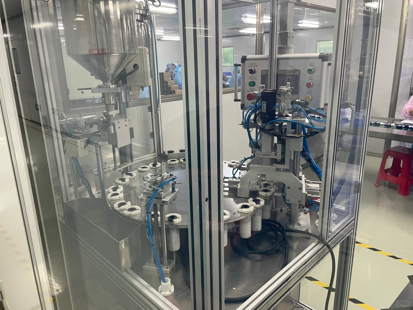 零距离参观彩妆生产车间！