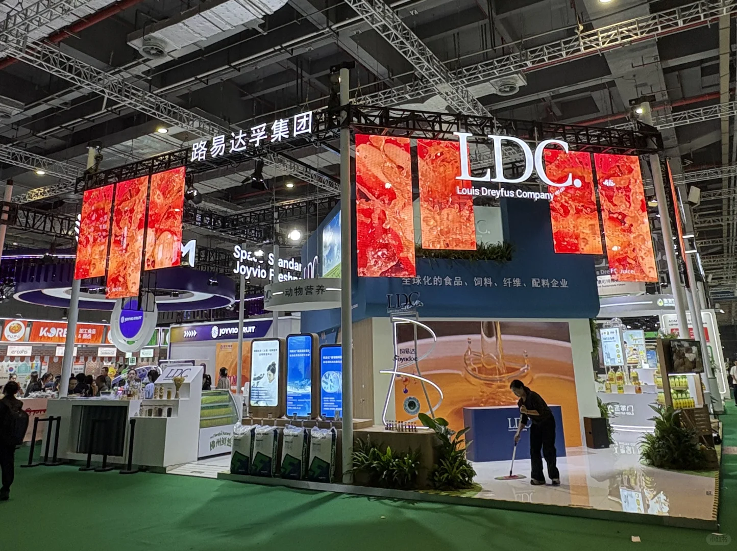 没想到进博会看的最投入的是技术装备展区