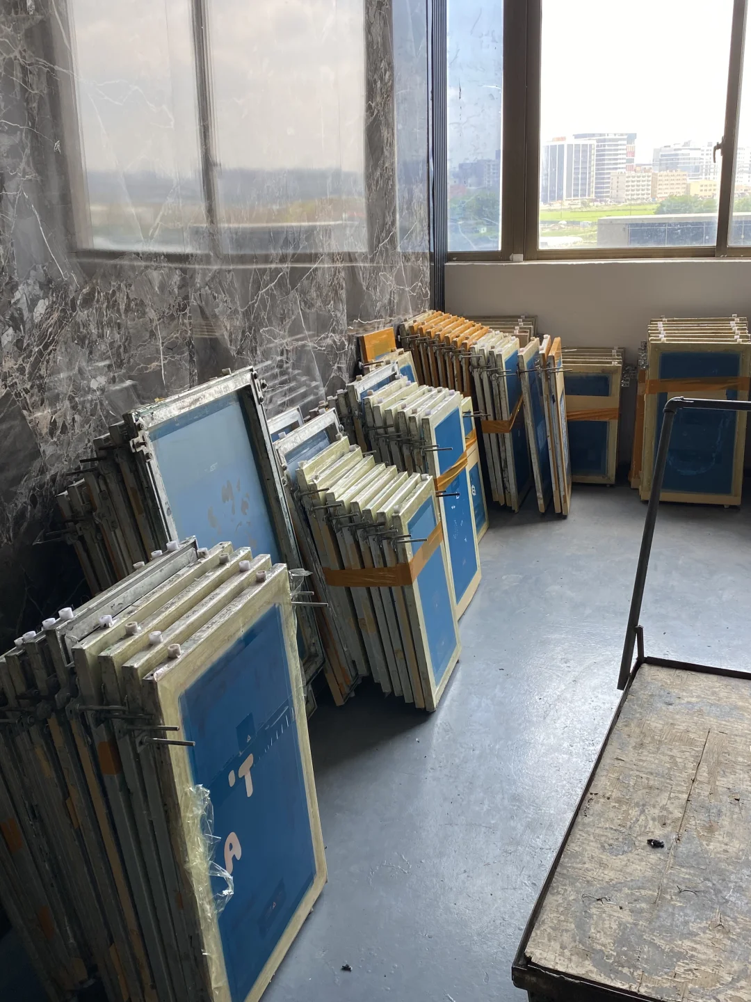 闯入彩虹工厂！揭秘一件t恤印花的诞生