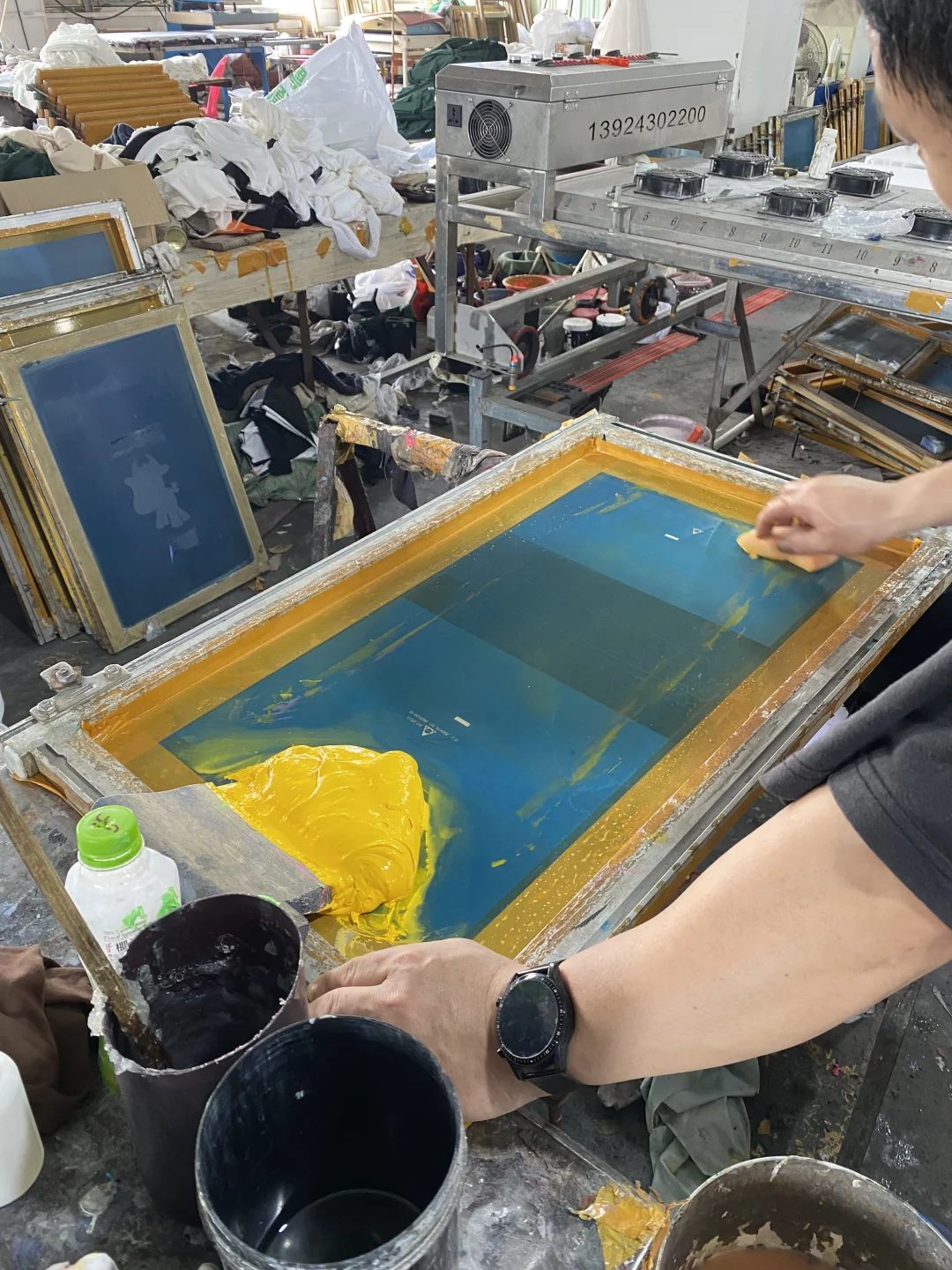 闯入彩虹工厂！揭秘一件t恤印花的诞生