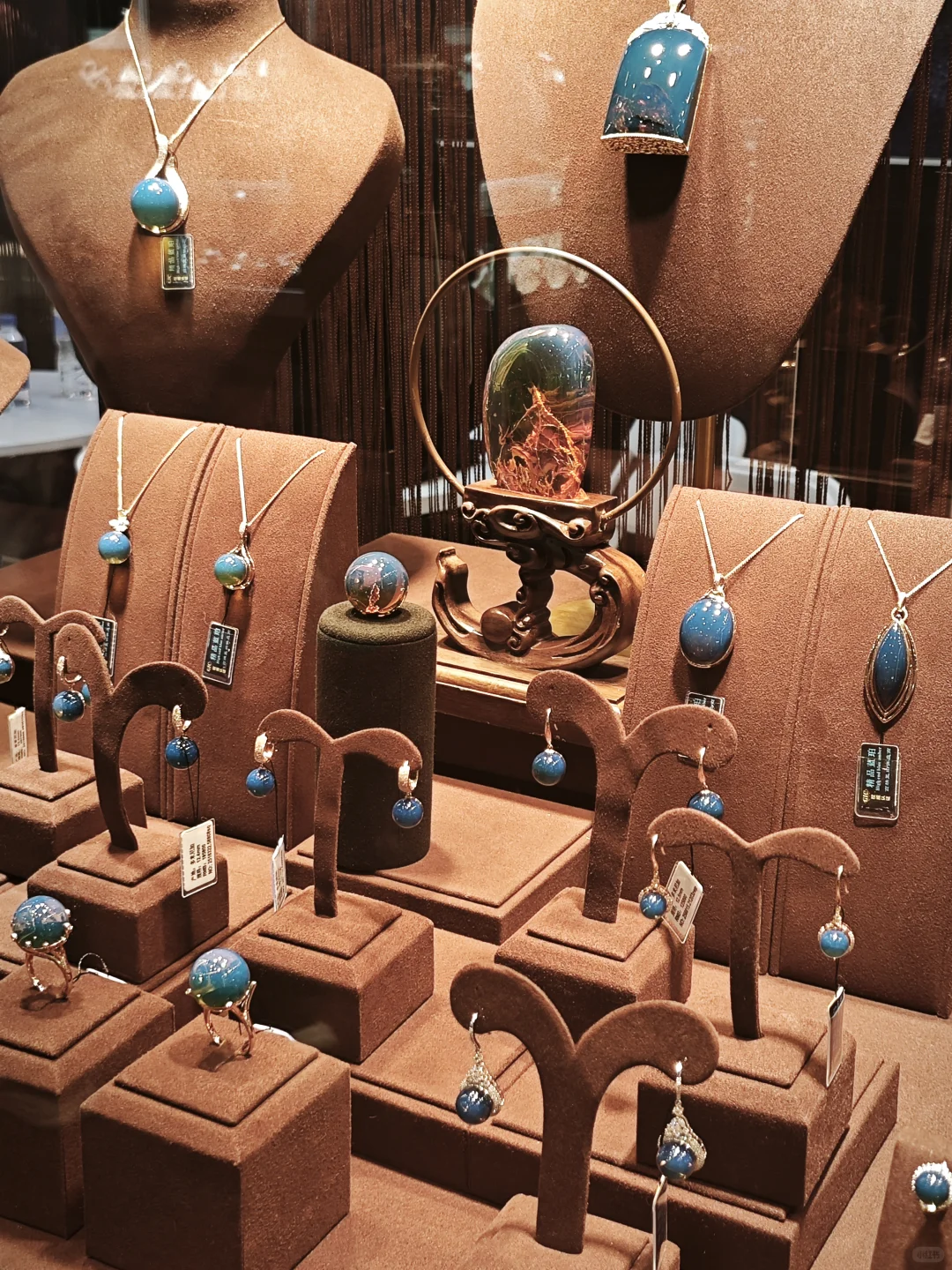 进博会现场 ｜ 珠宝展