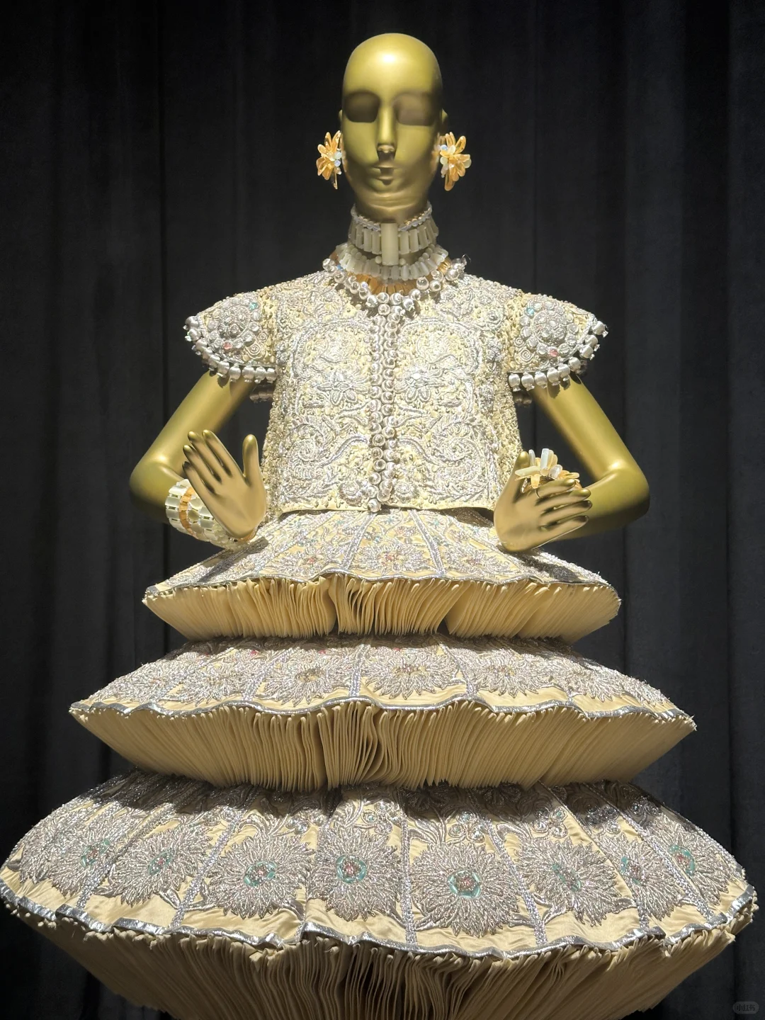 从北非到东亚的黄金服饰风尚