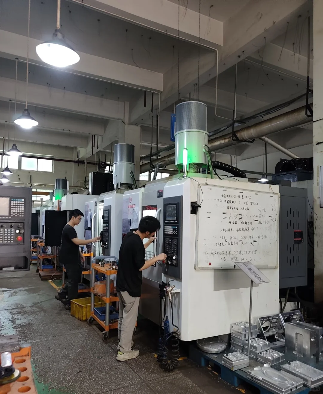 操机 包吃住 月到手8500➕