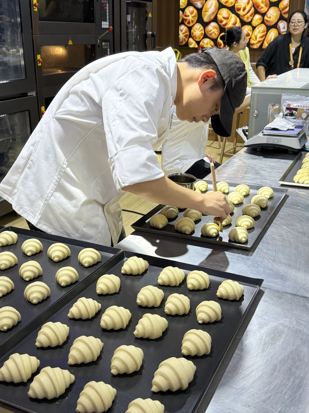 18张live图感受进博会|逛吃逛喝到处排长队