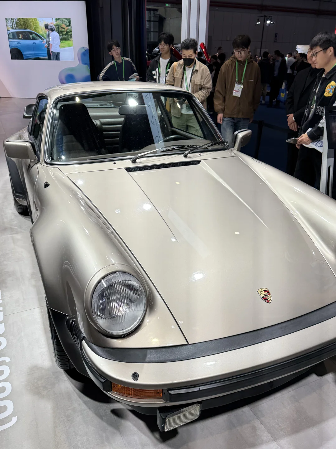 18张live图感受进博会|逛吃逛喝到处排长队