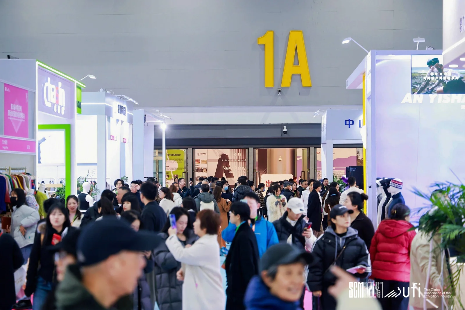 展会第一天！杭州纺织服装展