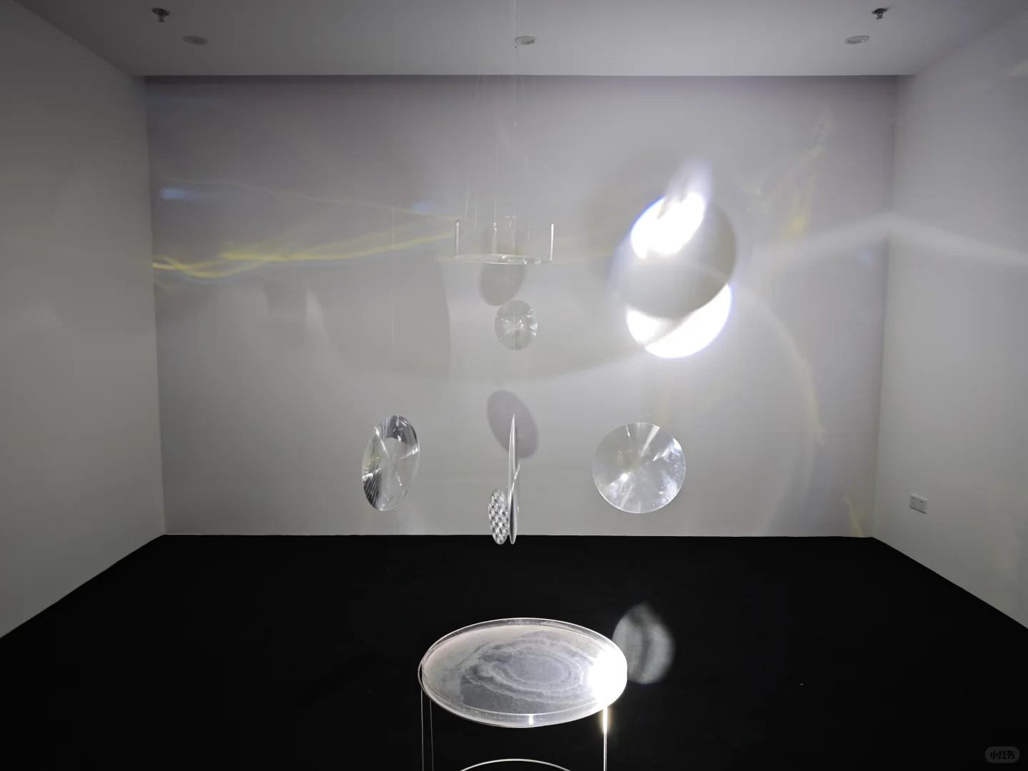 用光和金属做一场沉浸式展览✨