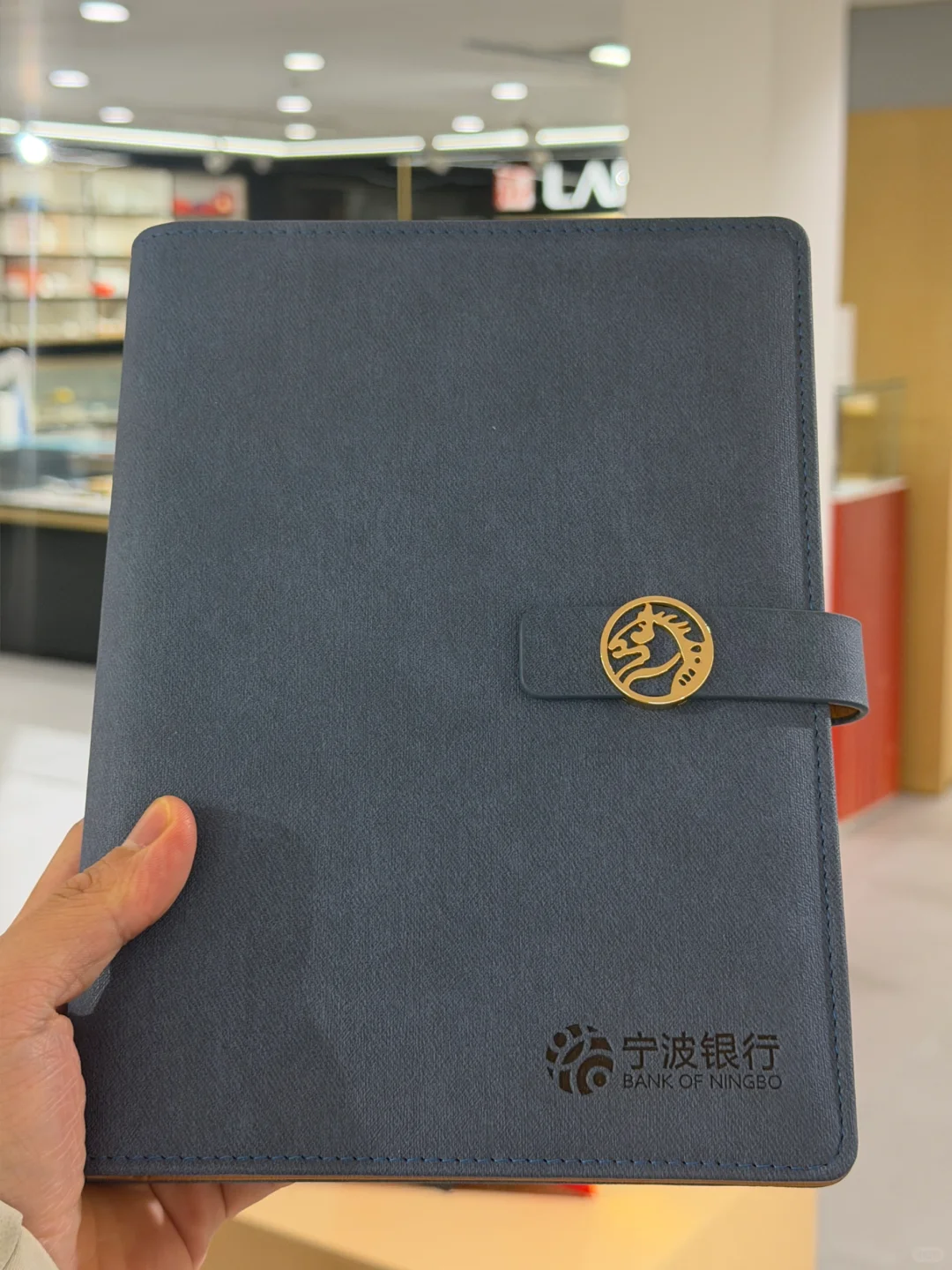 请大数据推给需要年底定制笔记本的客户?