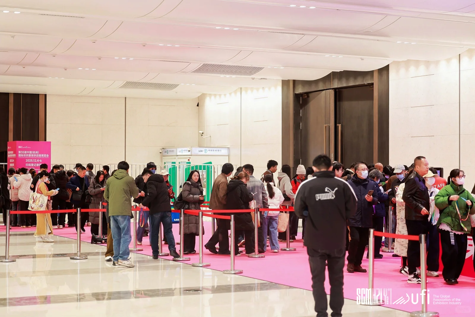 展会第一天！杭州纺织服装展