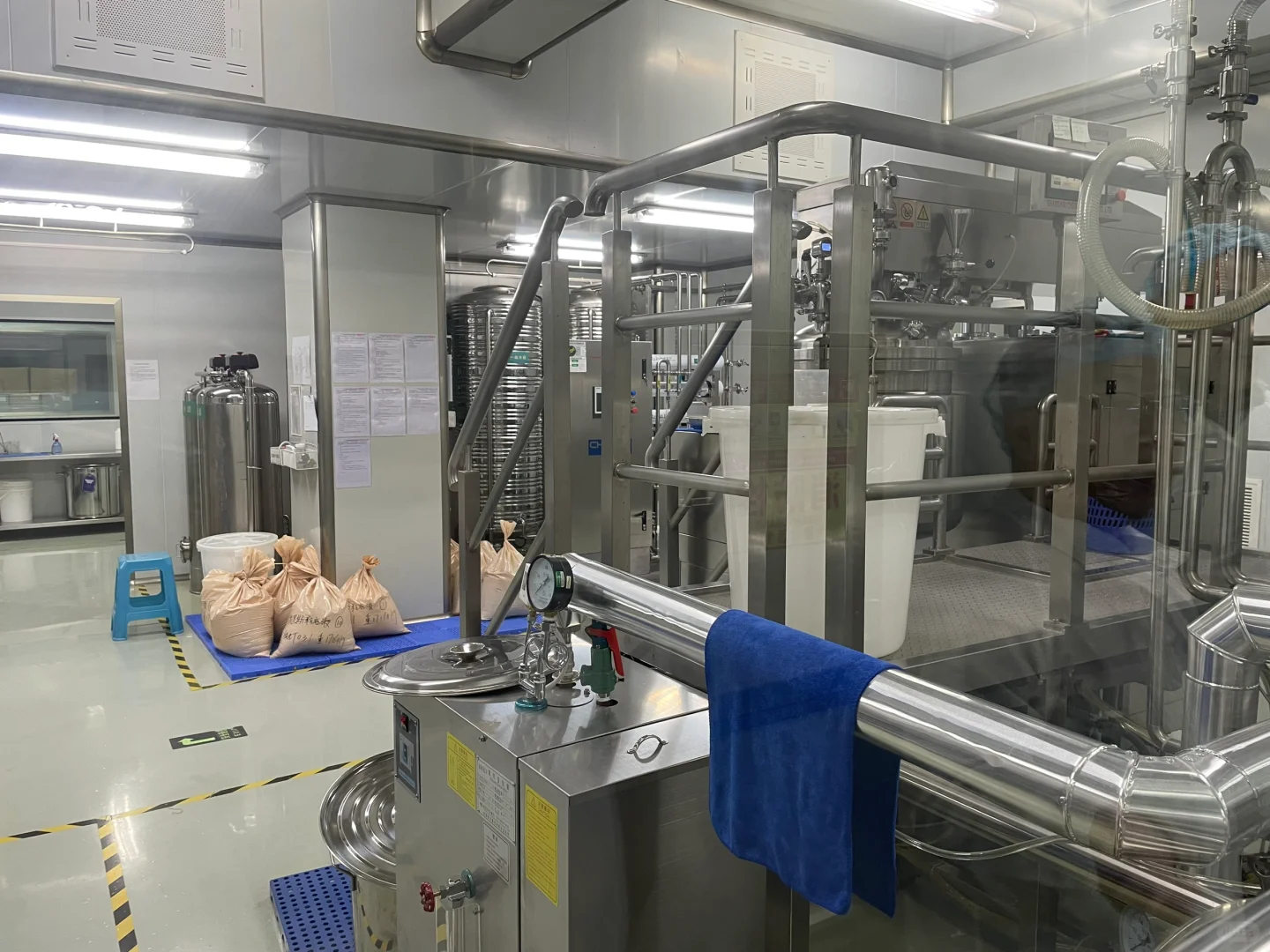 零距离参观彩妆生产车间！