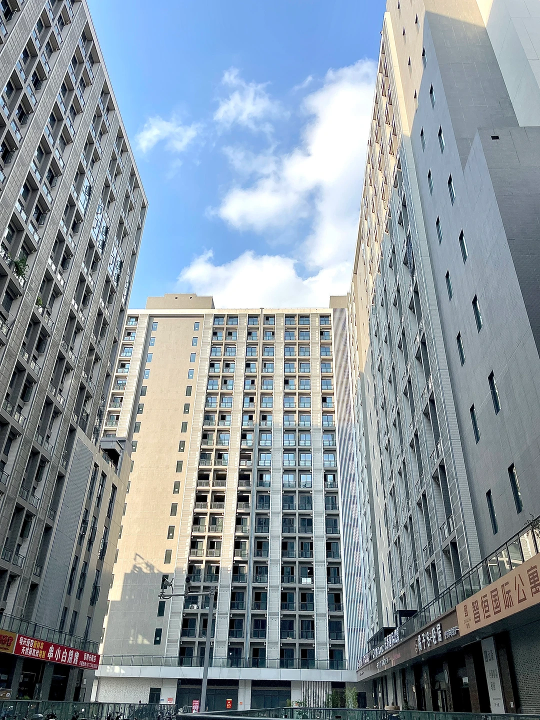 广交会第一天?人人从从众众