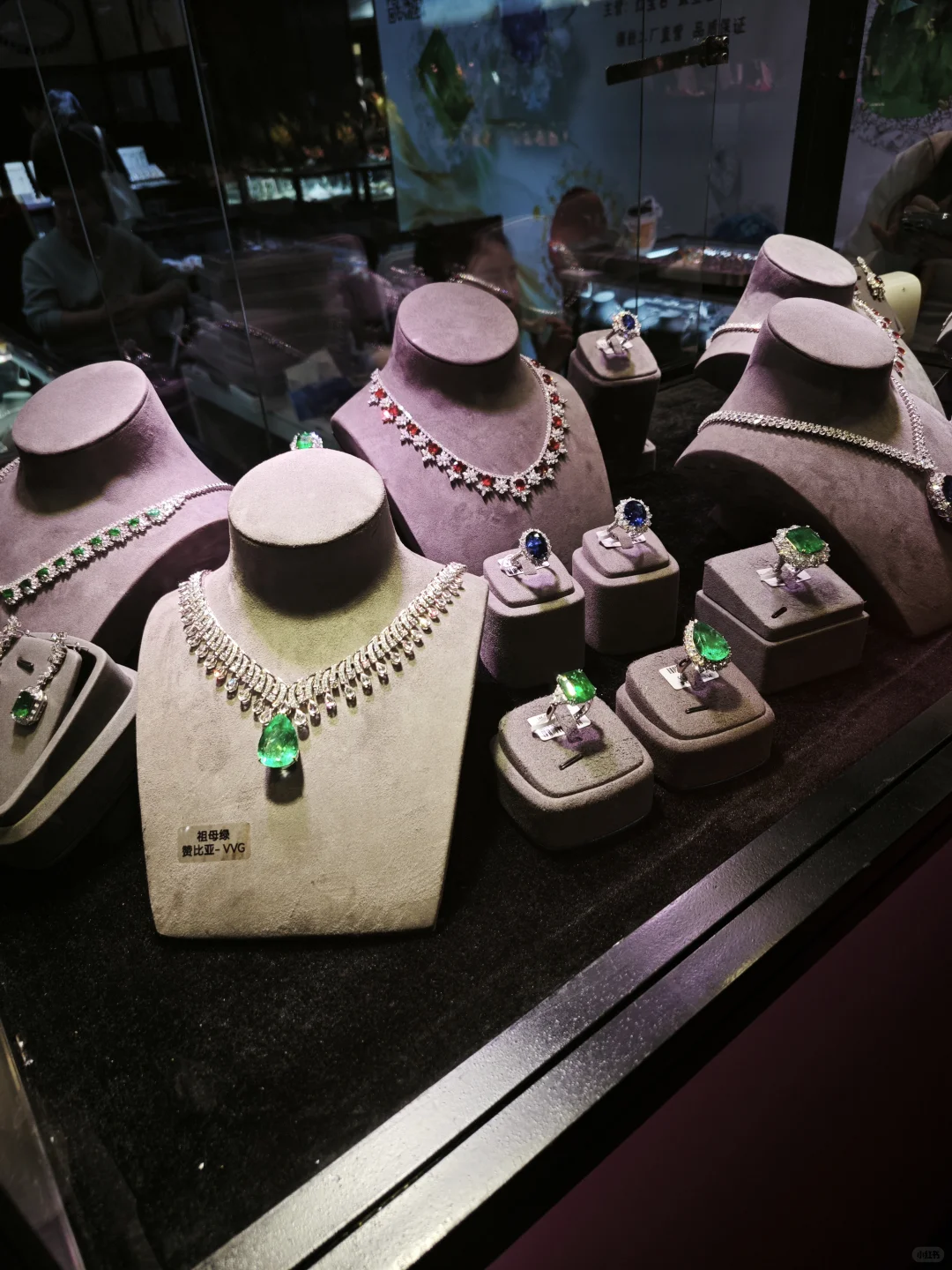 进博会现场 ｜ 珠宝展