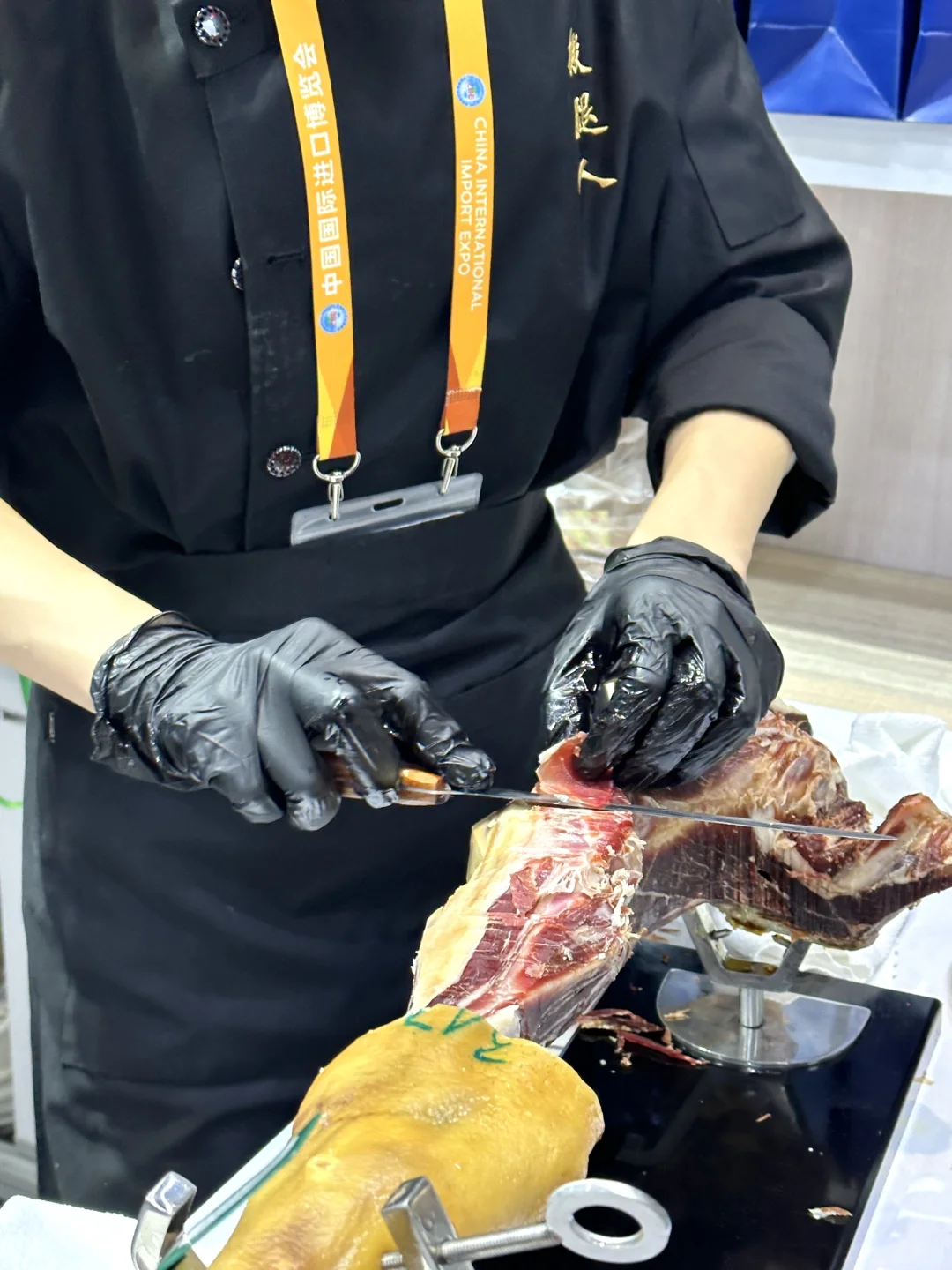 来逛进博会啦 日行两万步?