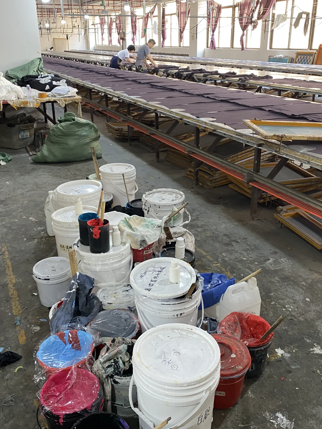 闯入彩虹工厂！揭秘一件t恤印花的诞生