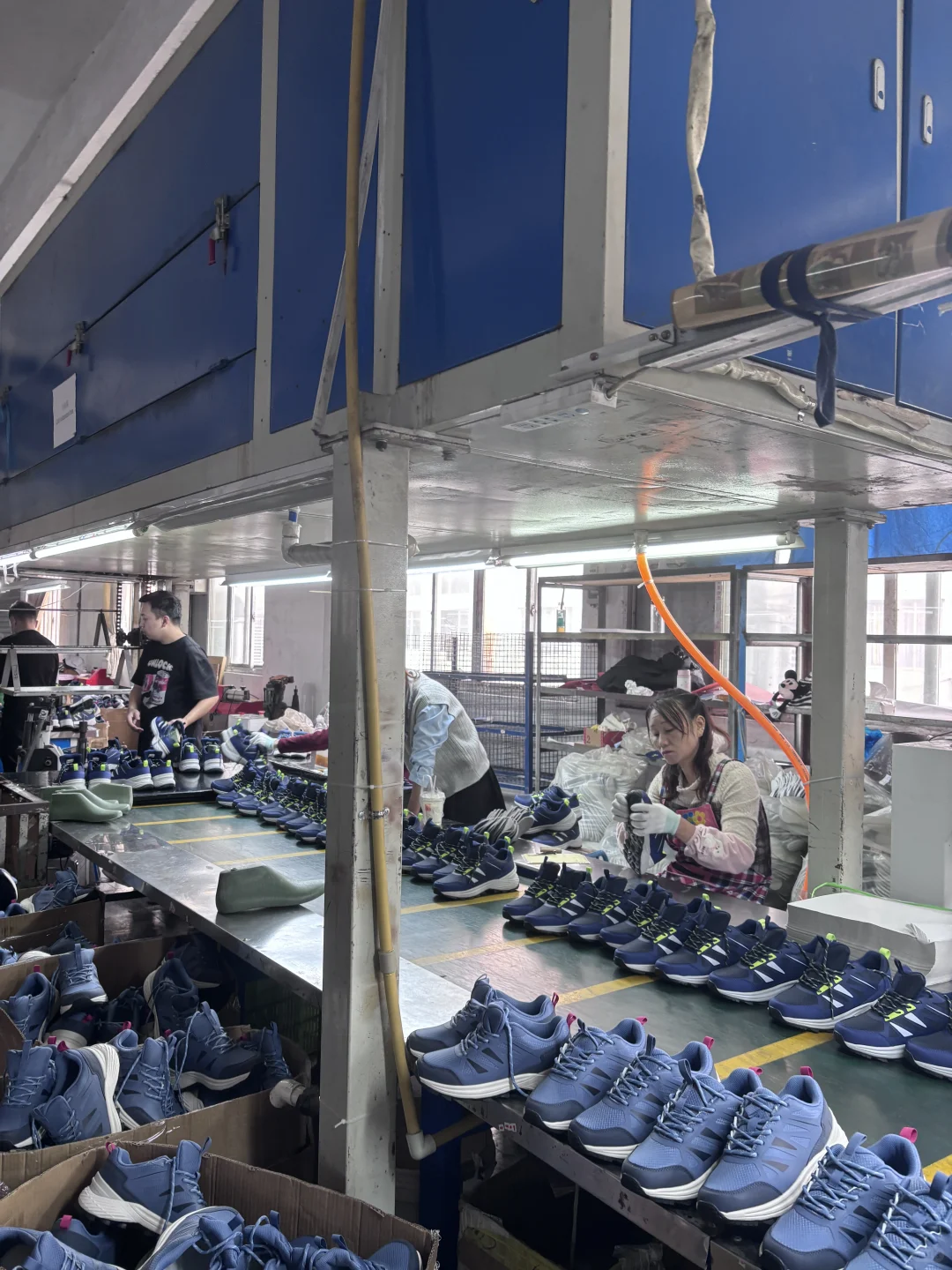 从农村来鞋厂，干了一年半