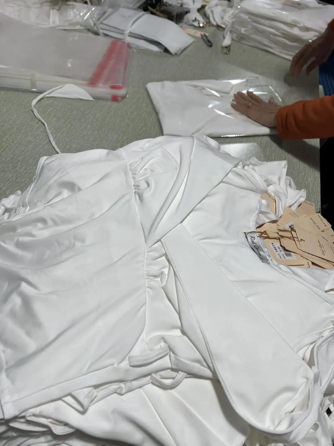 服装加工必知?来料加工&包工包料全解析