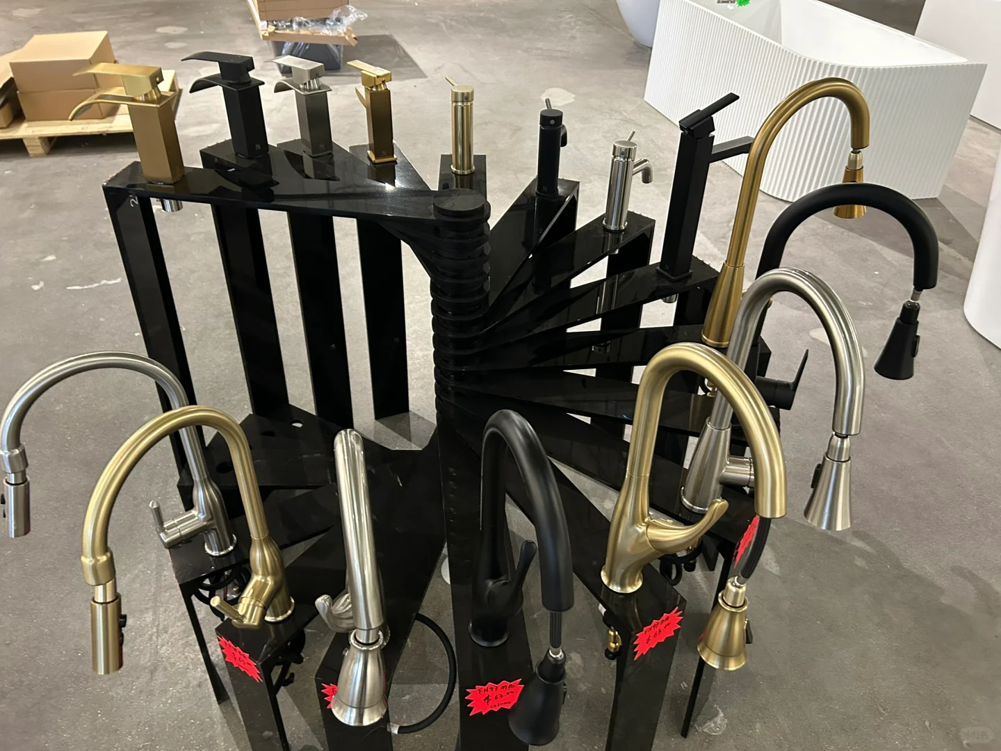 建材城新店开业 一件也是批发价