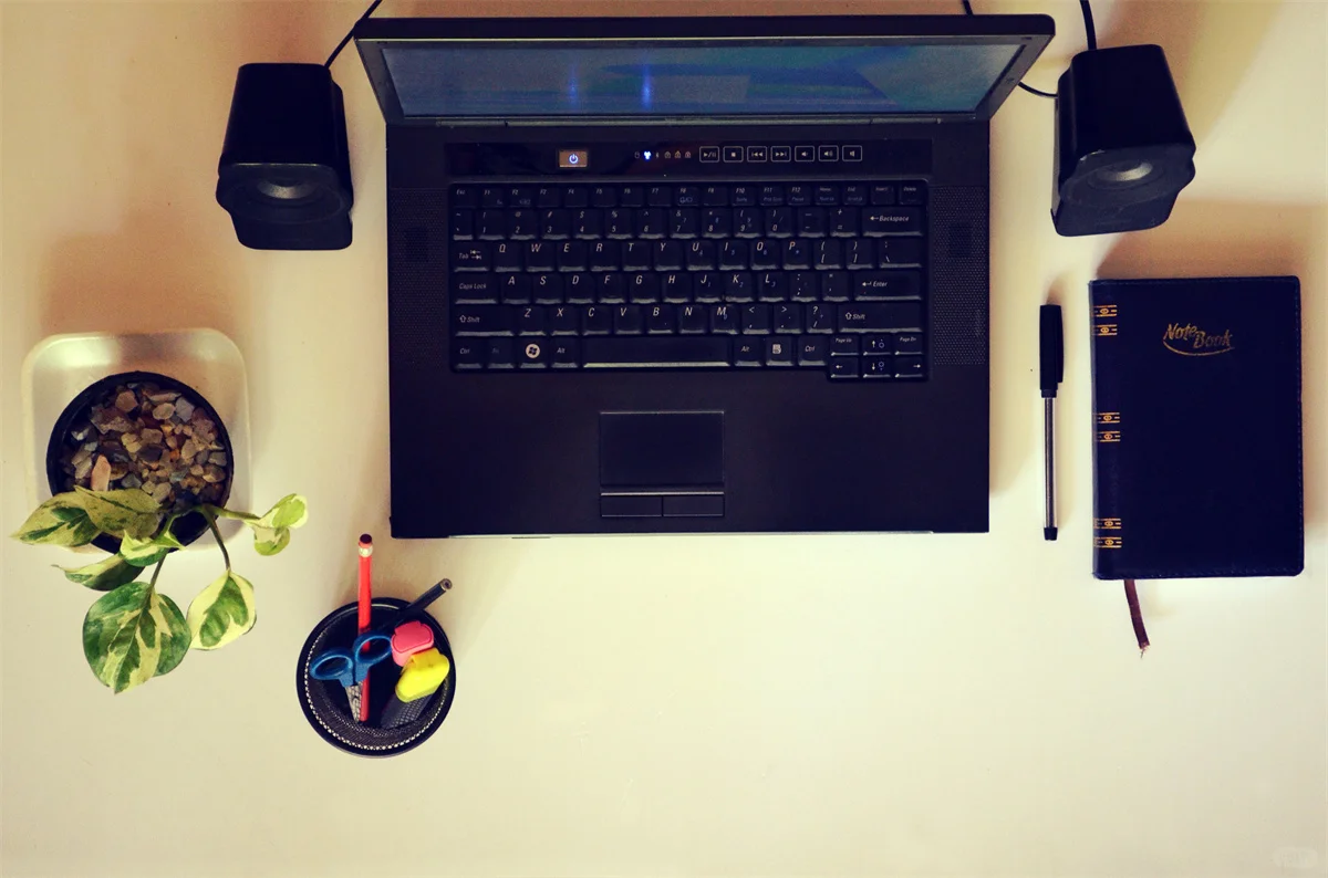 光伏发电原理揭秘：争议中的清洁能源