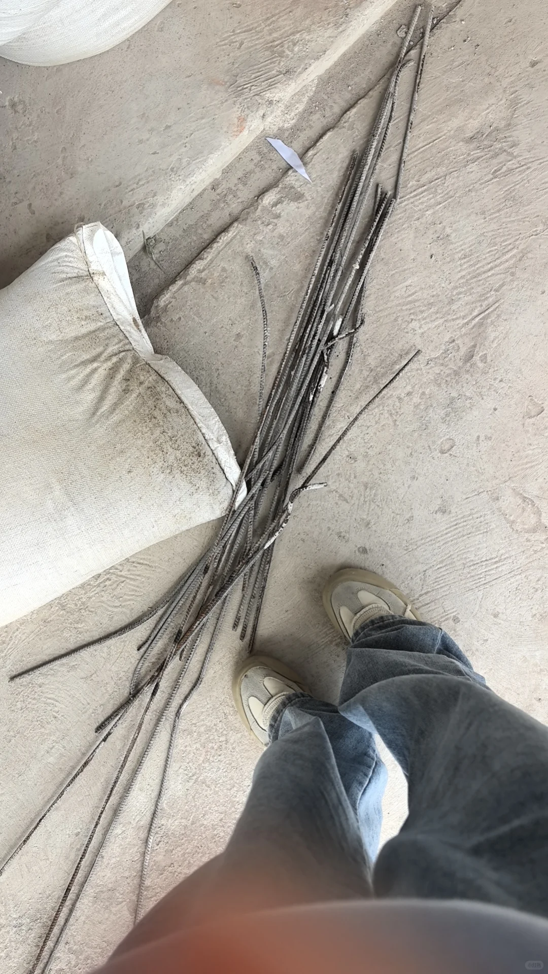 水泥沙石进场啦！来看看我的价格怎么样？