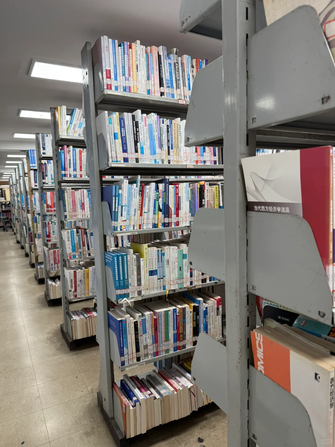 临近暑假的复旦大学文科图书馆