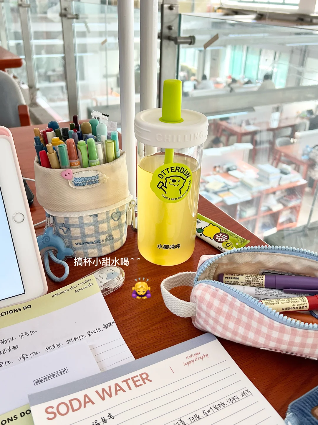 空荡荡的图书馆…