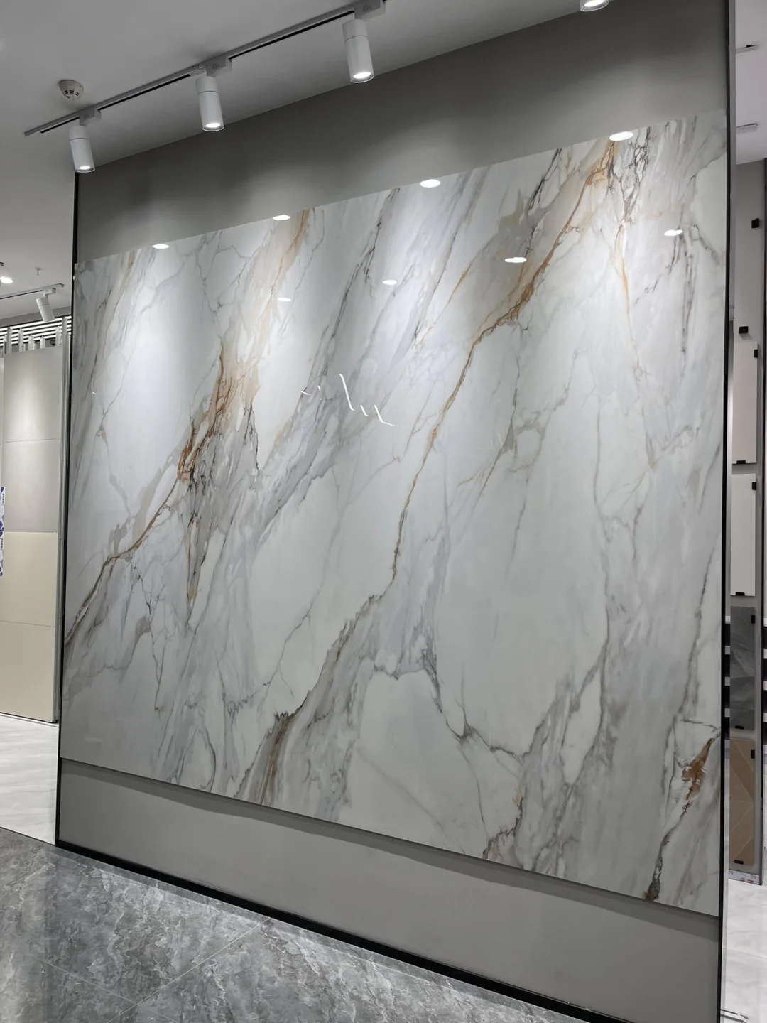 瓷砖批发宝藏店铺