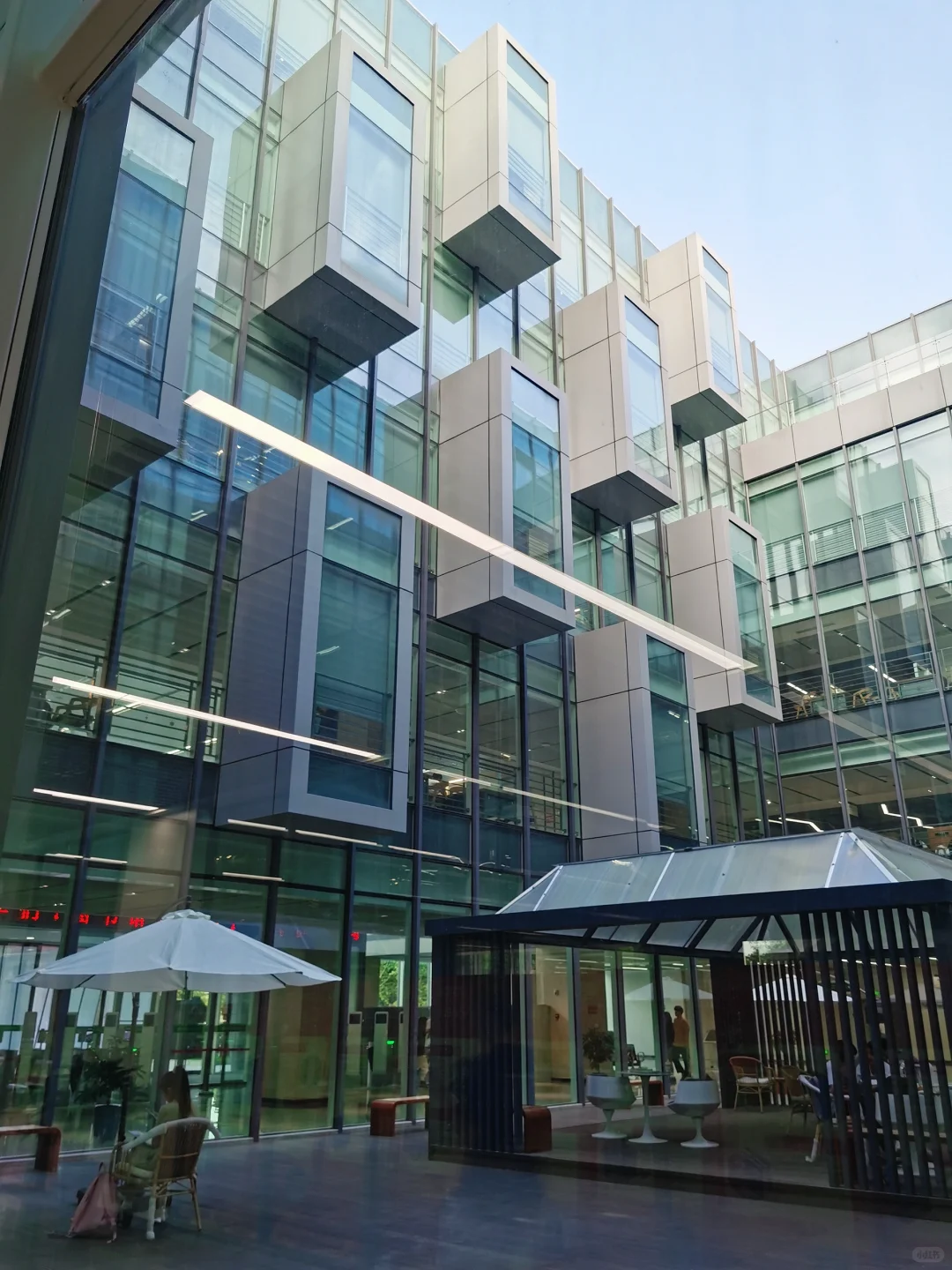 让我看看是谁家大学盖这么好的图书馆？