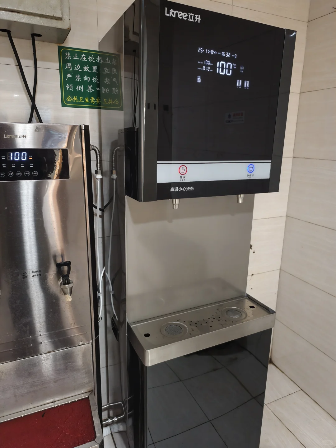 湖北大学图书馆的饮水机