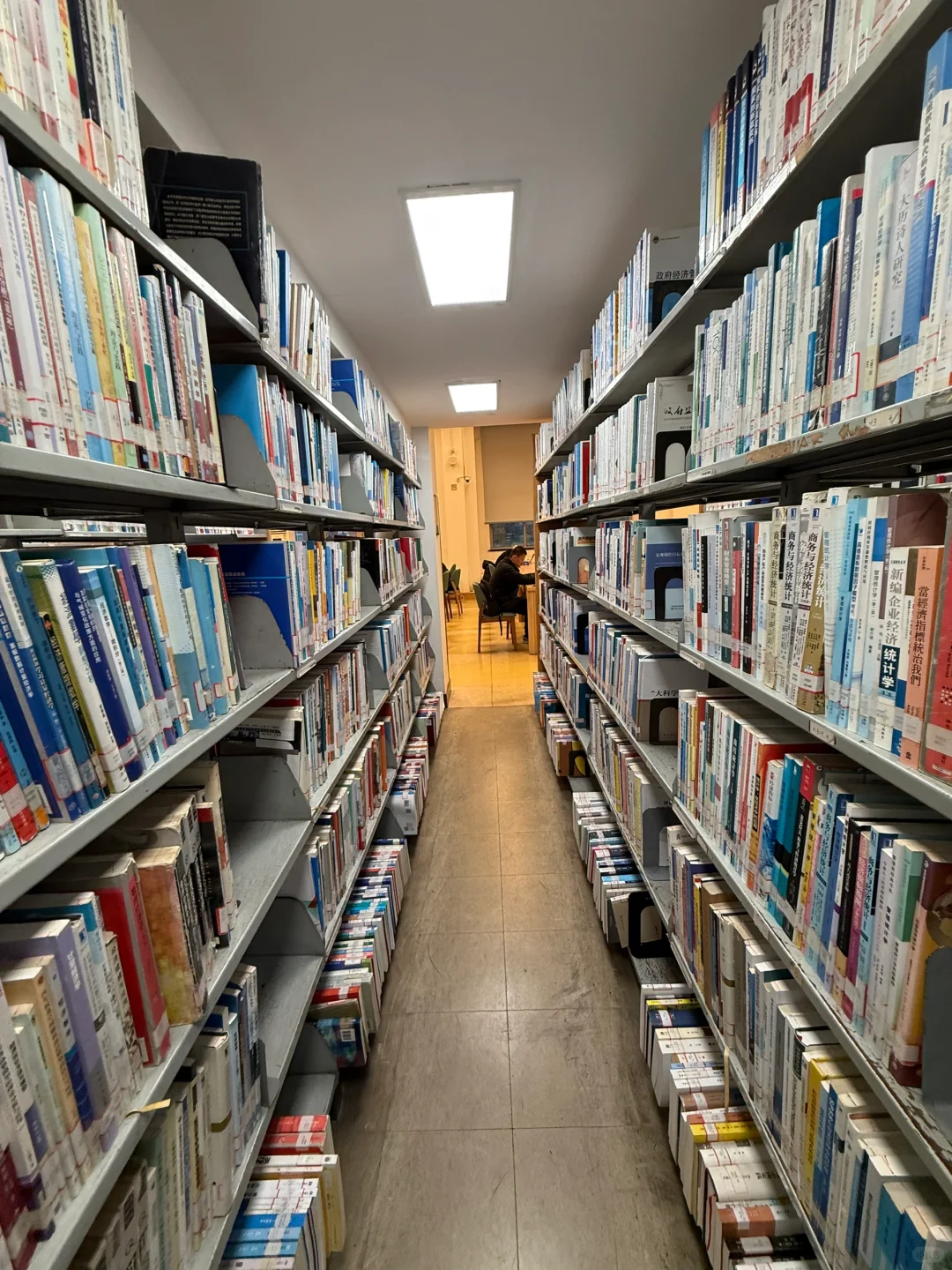 临近暑假的复旦大学文科图书馆