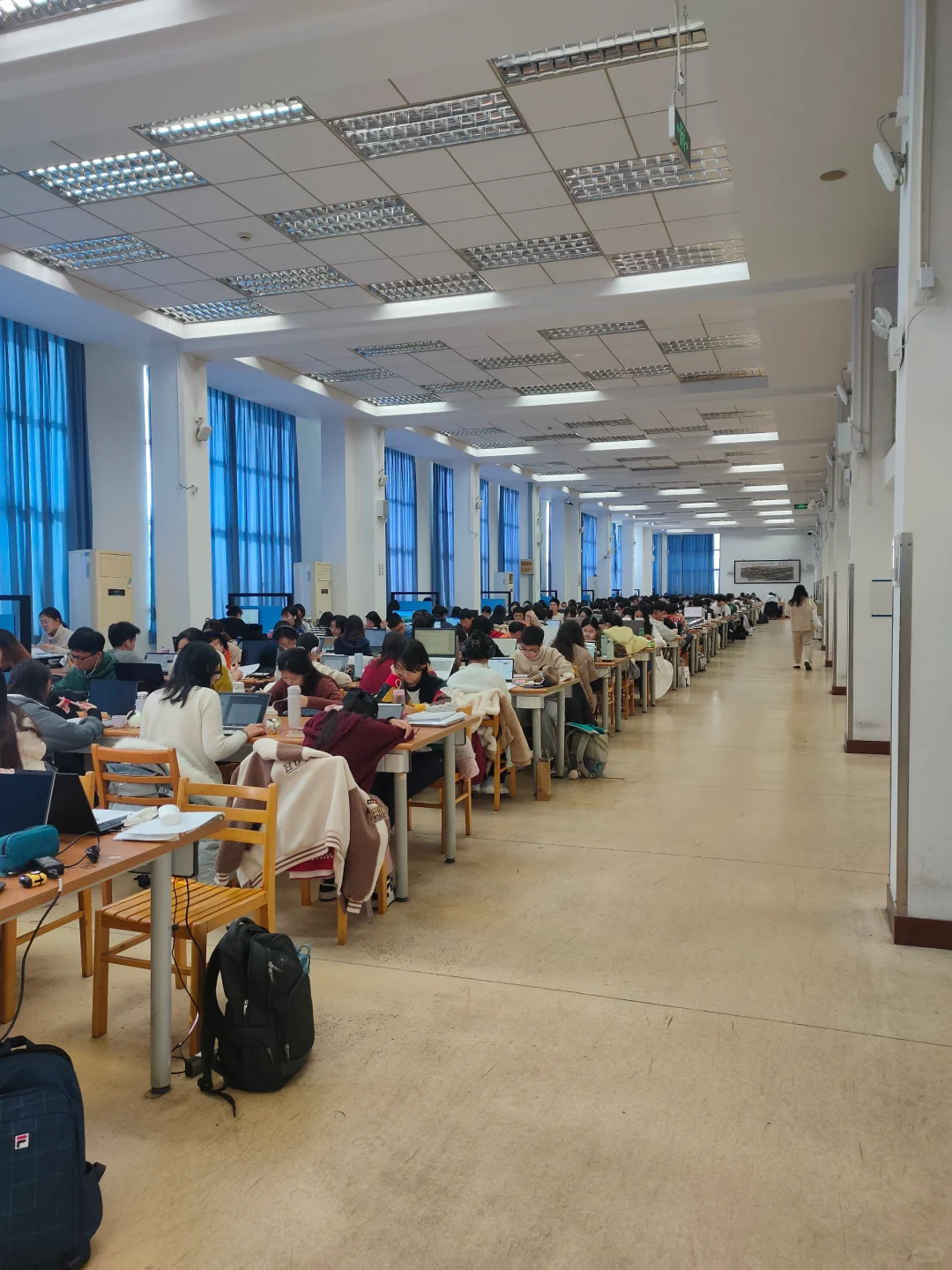 热搜骗人！图书馆根本没有