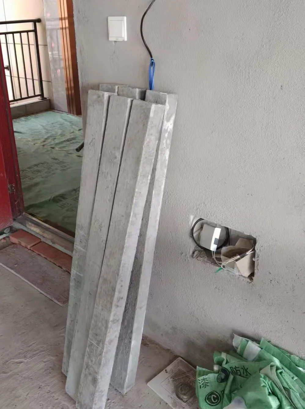 水泥沙石进场啦！来看看我的价格怎么样？