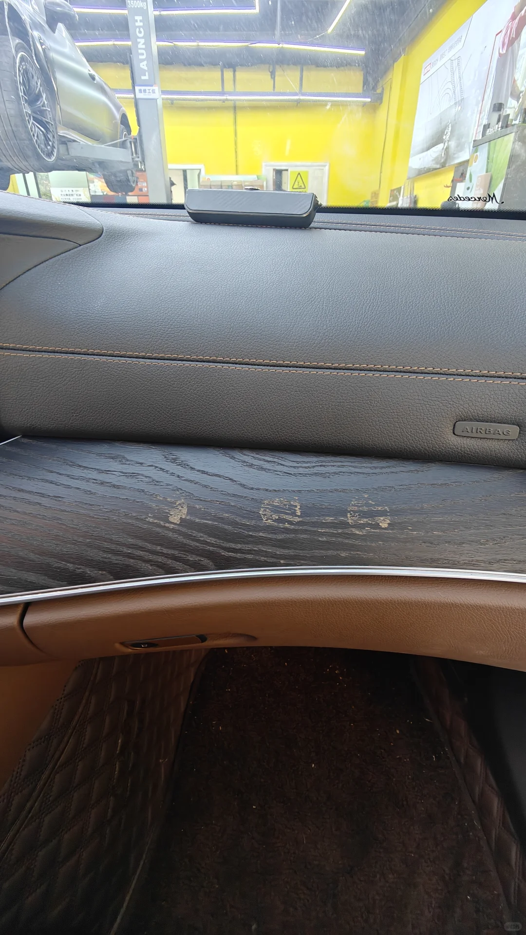 ?仪表台岑木件被扯坏了