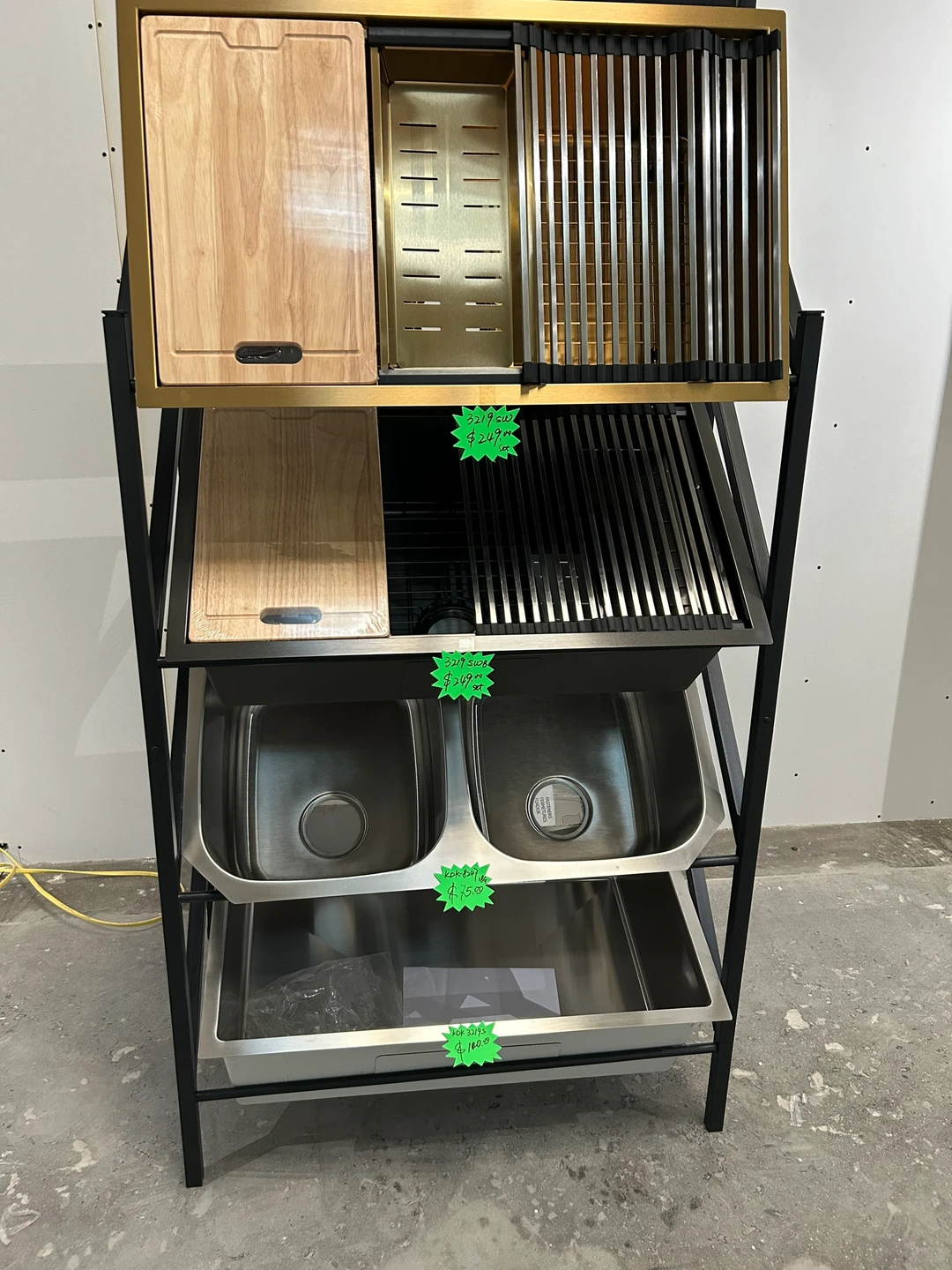 建材城新店开业 一件也是批发价