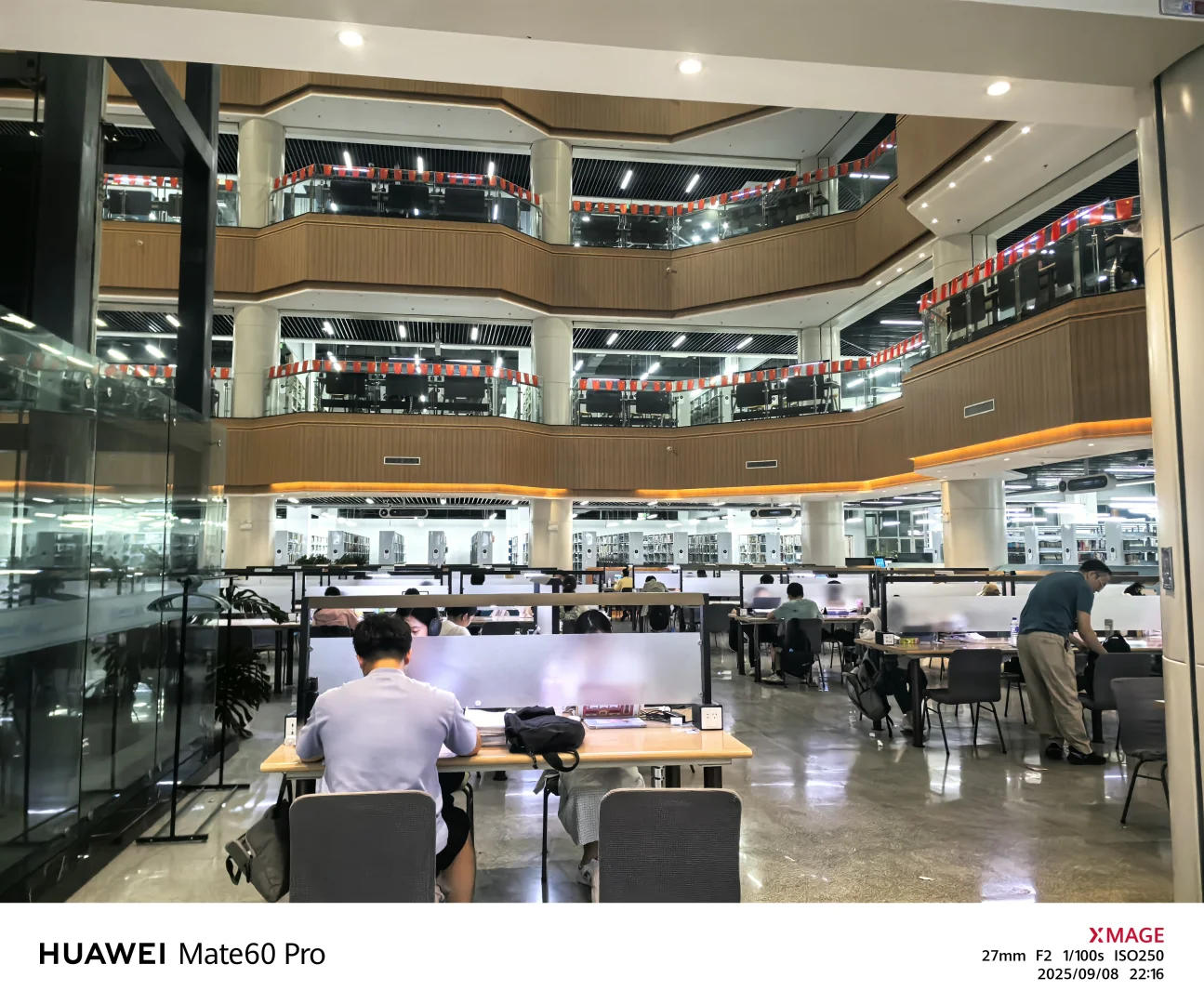 10点半的哈工大图书馆～