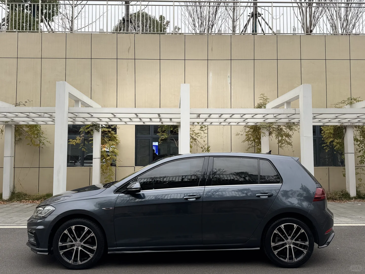 出一台19年带液晶仪表7.5rline，达喀尔蓝