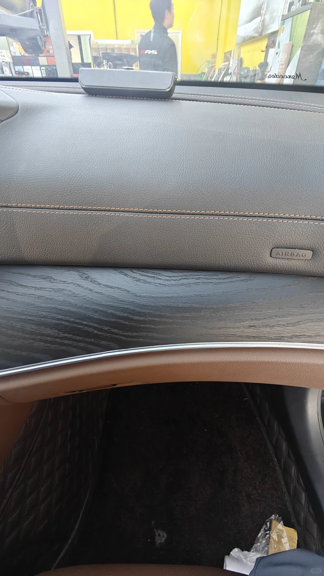 ?仪表台岑木件被扯坏了