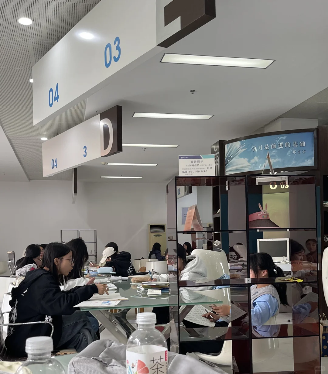 拜托?没素质的人别来图书馆！