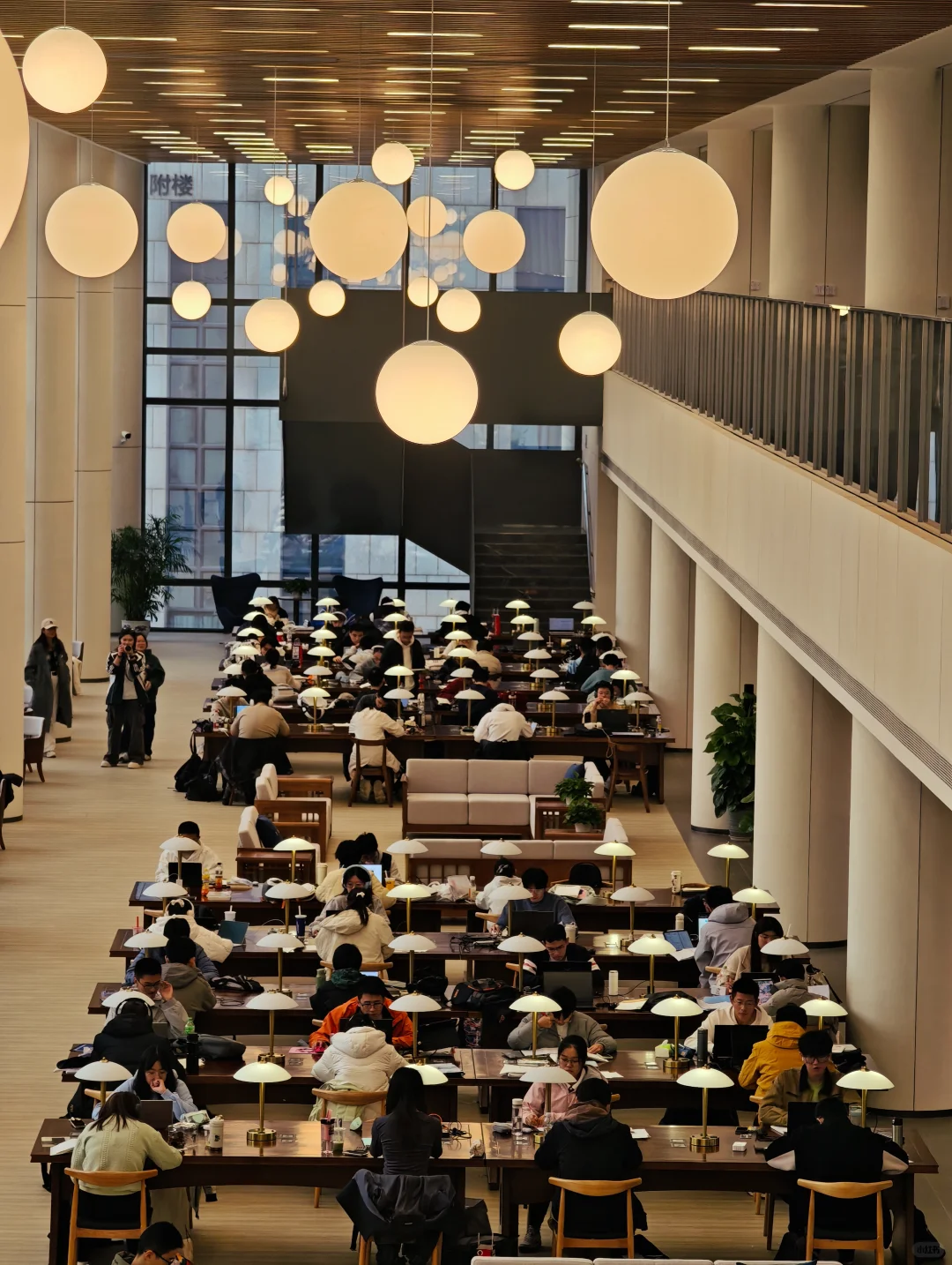 北航豪华图书馆！