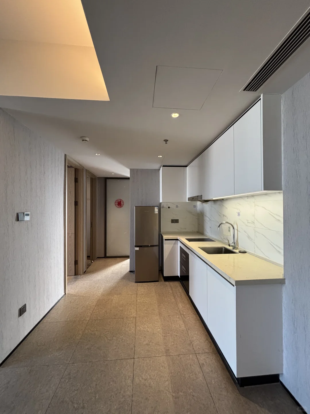 会展湾水岸60平两房一厅特价3500拎包入住