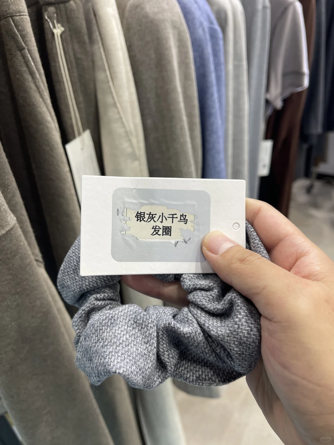 今天带设计师去逛杭州展会，拿了好多小礼品