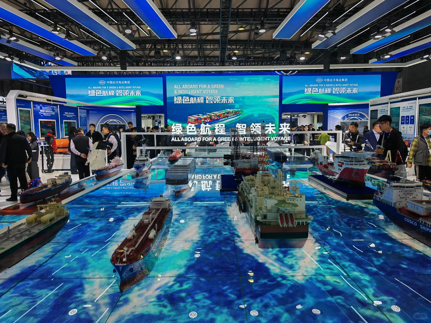 谁懂在展览上看到我校领导的激动啊