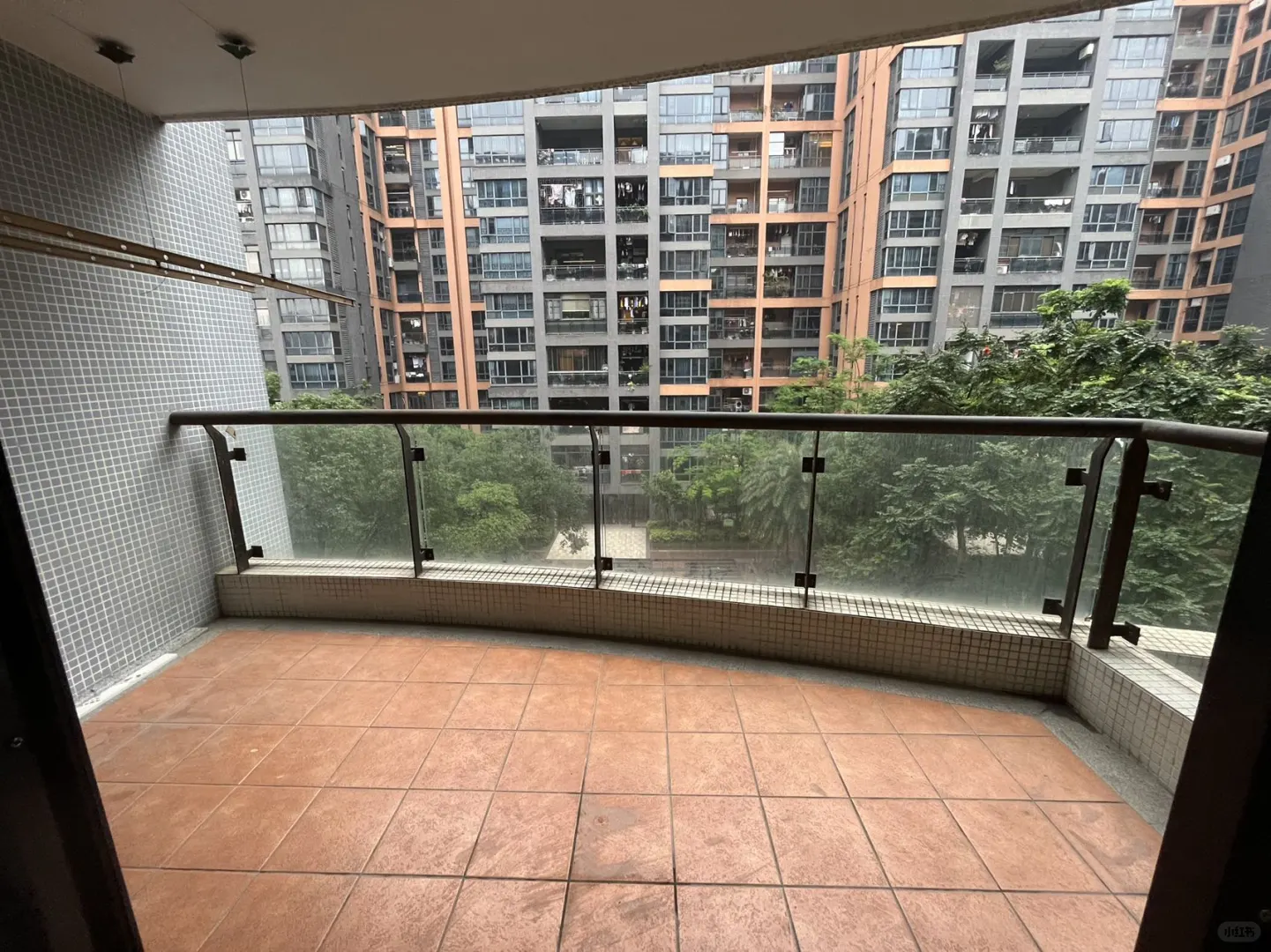 8号线磨碟沙电商中心会展西岸阳台卧