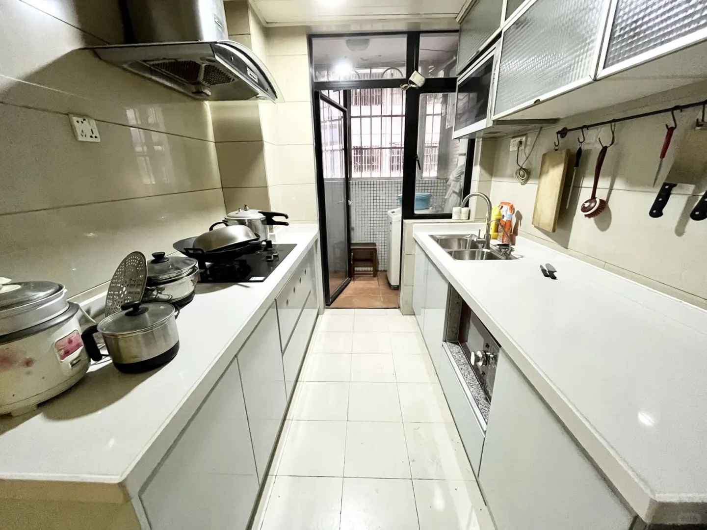 8号线磨碟沙电商中心会展西岸阳台卧