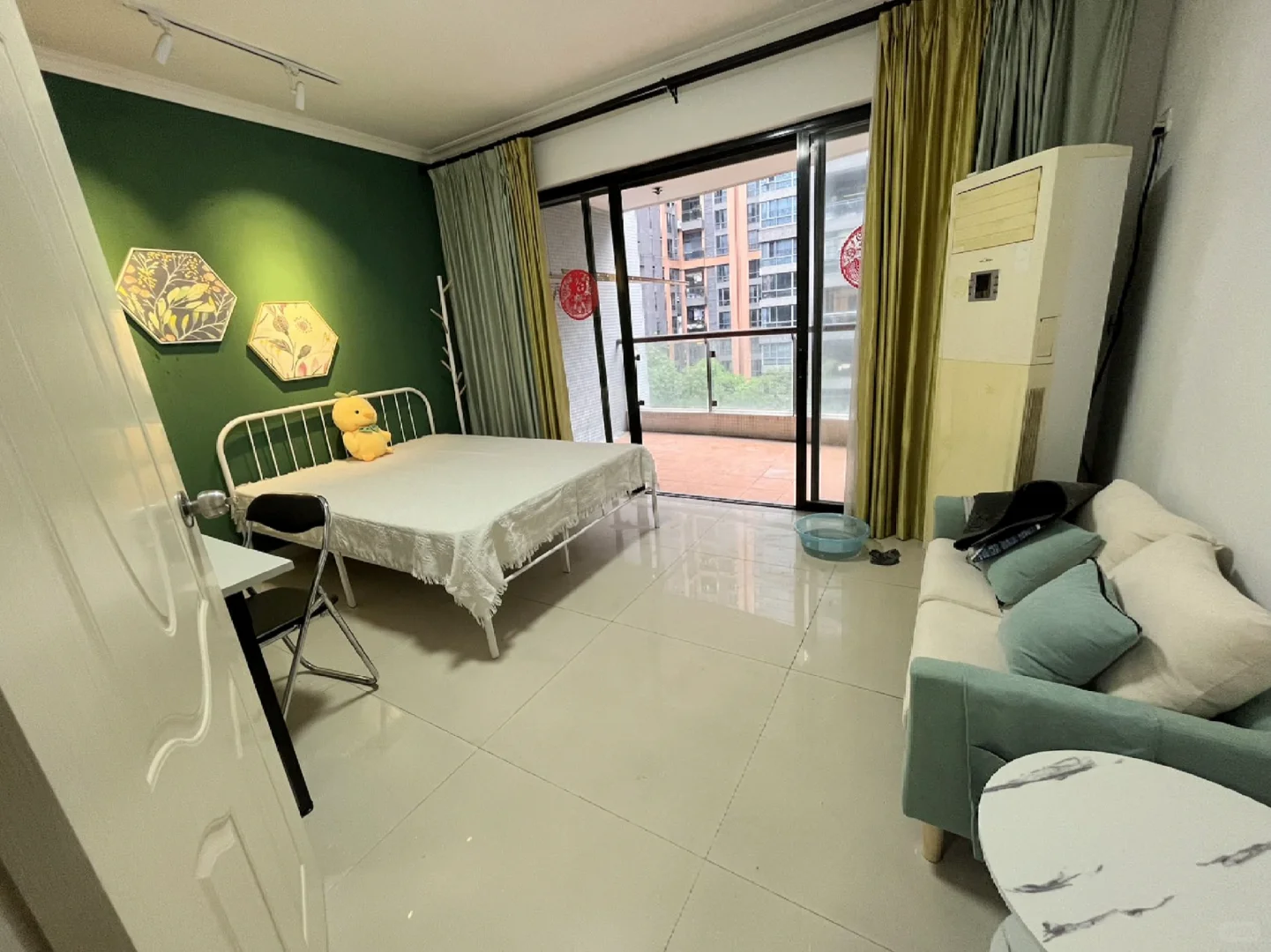 8号线磨碟沙电商中心会展西岸阳台卧