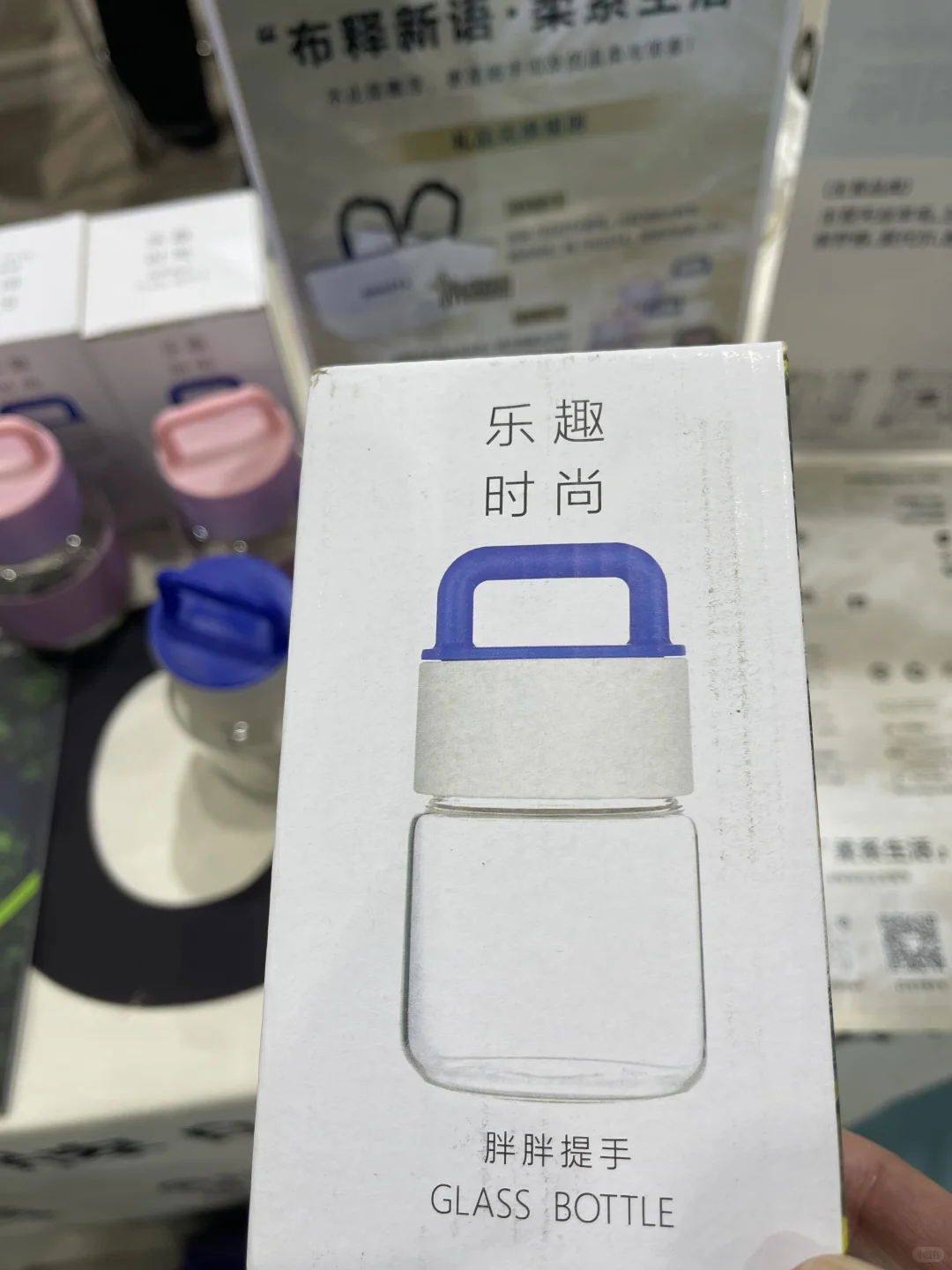 今天带设计师去逛杭州展会，拿了好多小礼品