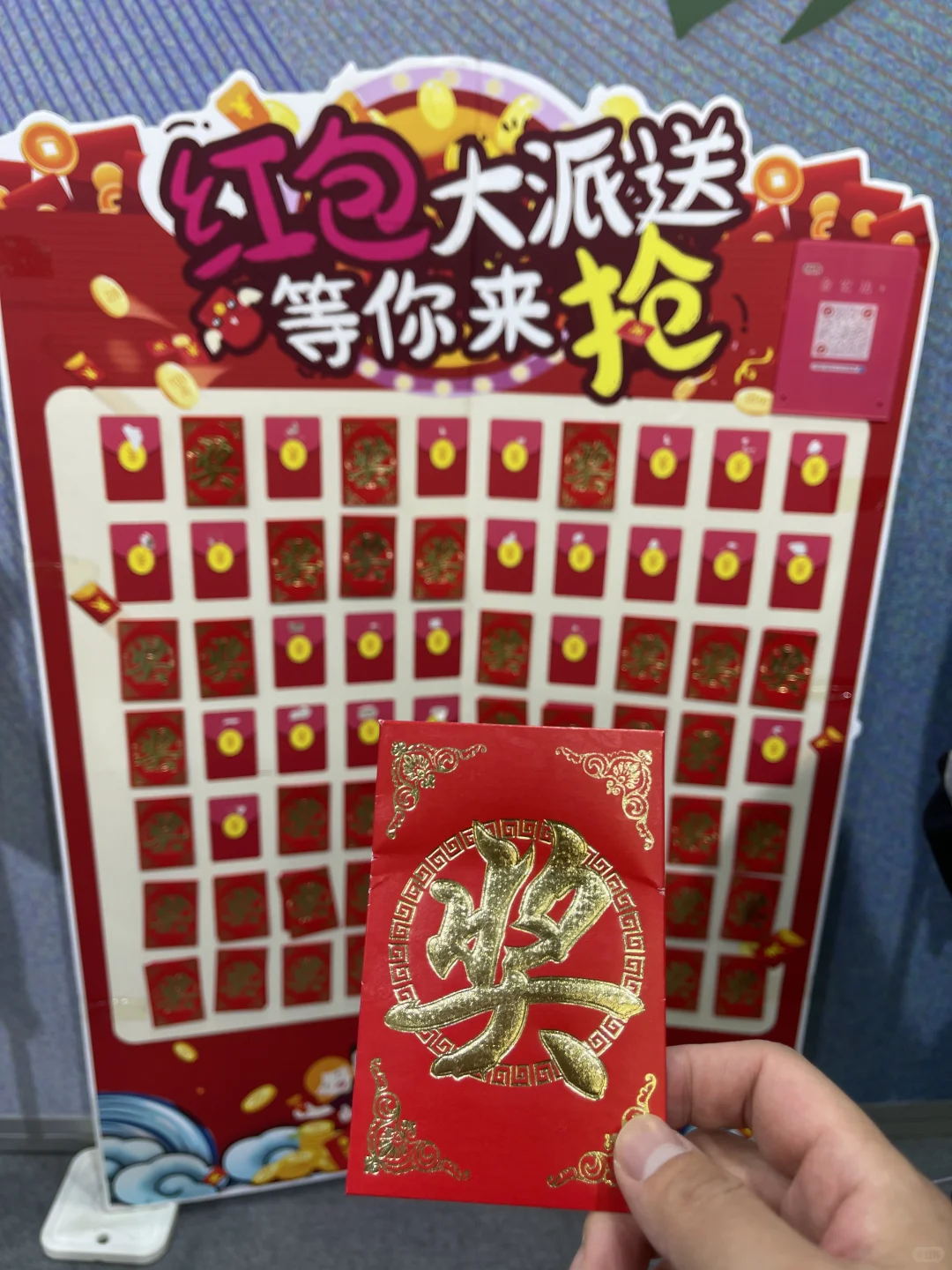 今天带设计师去逛杭州展会，拿了好多小礼品