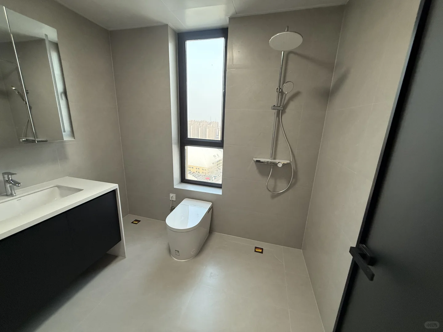 会展红光山湖景房133平米三室双卫 带车位