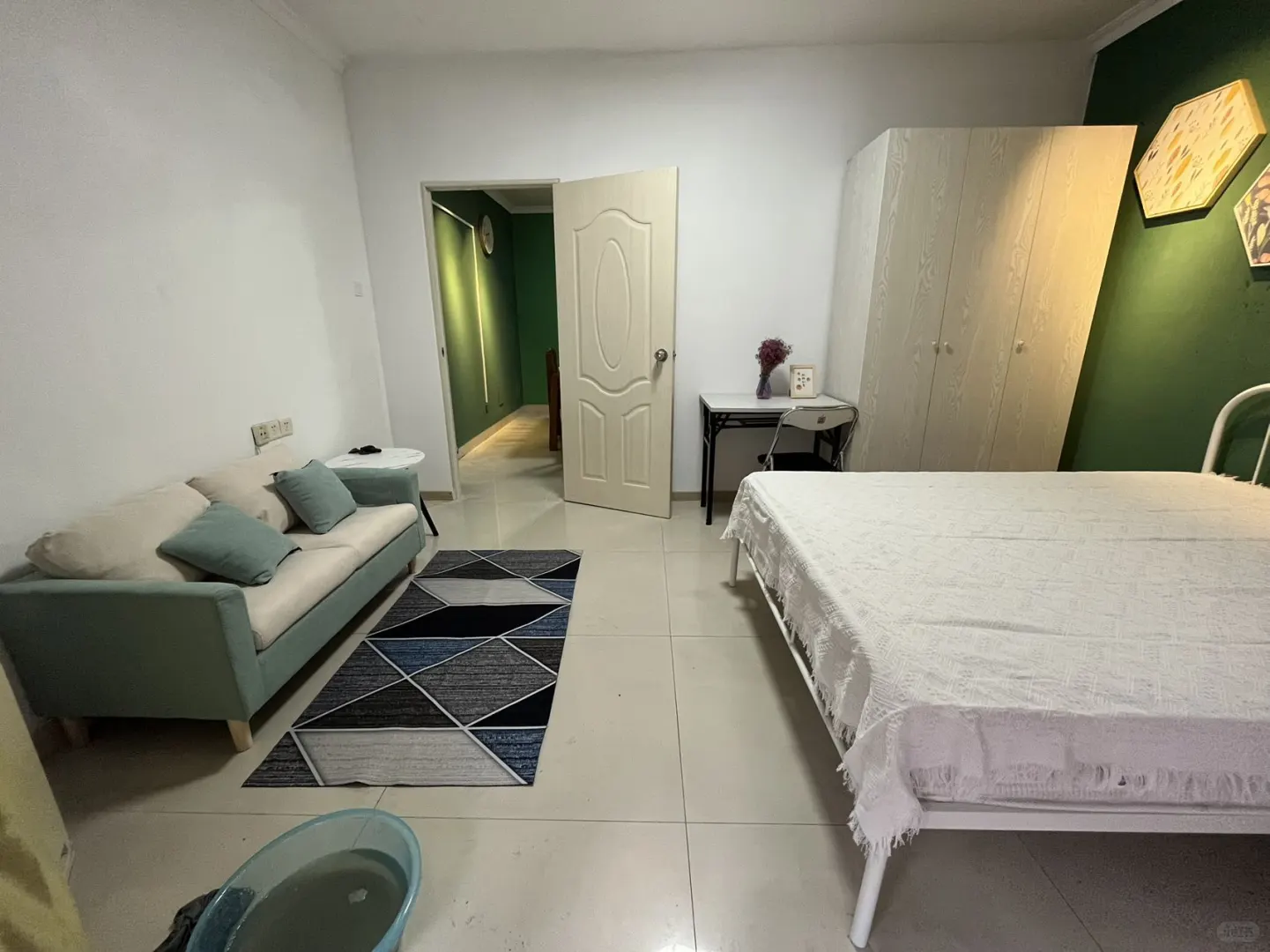 8号线磨碟沙电商中心会展西岸阳台卧