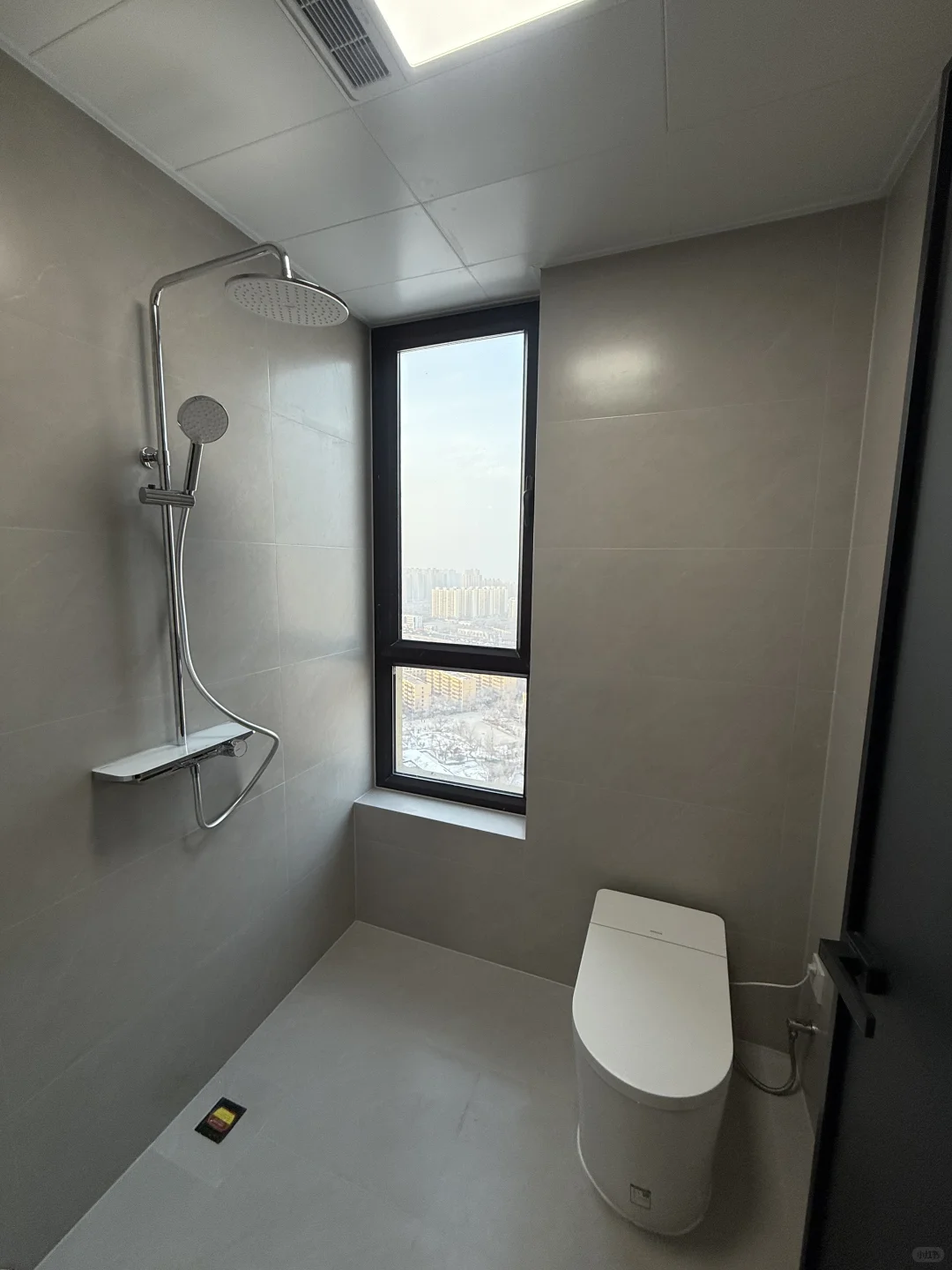 会展红光山湖景房133平米三室双卫 带车位