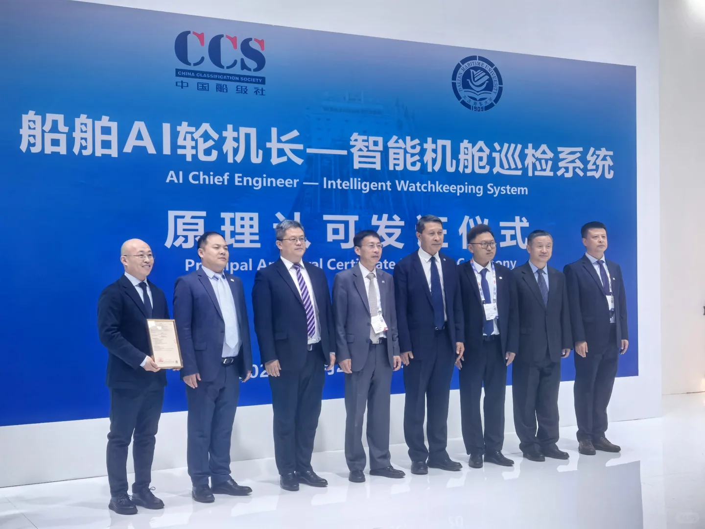 谁懂在展览上看到我校领导的激动啊